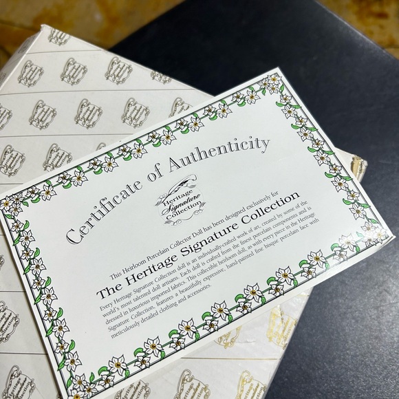 Heritage Signature Porcelain Doll Collection Piper Paige New in Box - Picture 5 of 8